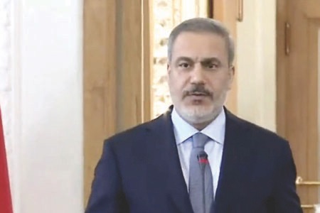 فيدان: تركيا مستعدة لتحمل مسؤولية الضامن الفعلي إذا تحقق حل الدولتين