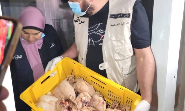 الدائرة الصحية في بلدية طرابلس تضبط 500 كيلوغرام من الدجاج الفاسد في جبل محسن