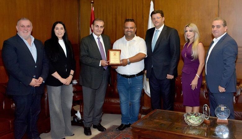 نقابة المحامين طرابلس كرمت الصحافي رجائي رياض مباشر