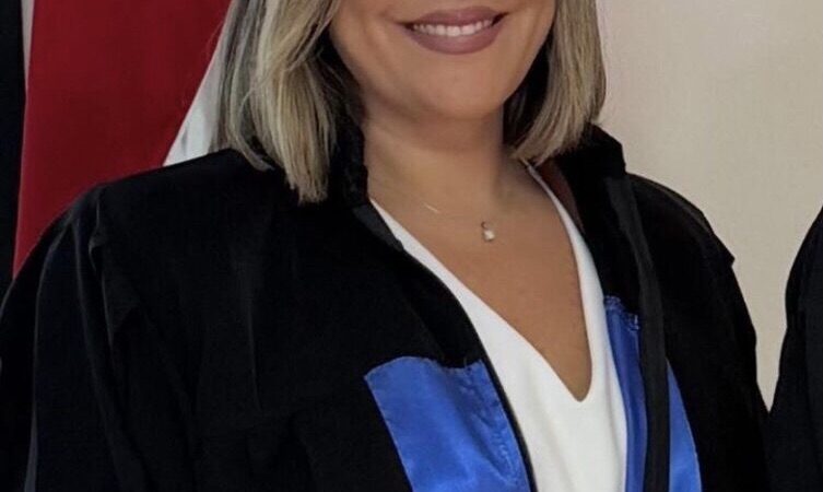 ليست دورين خريجة عادية… هي فكرة نضجت، ووعيٌ أزهَرتحت ضوء البحث والجهد.