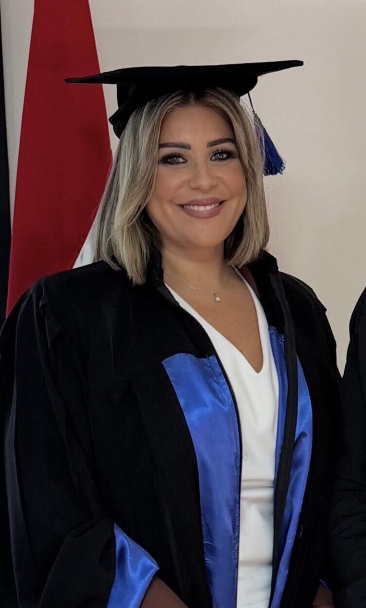 ليست دورين خريجة عادية… هي فكرة نضجت، ووعيٌ أزهَرتحت ضوء البحث والجهد.