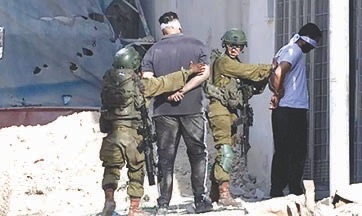 بينهم 33 طفلاً و3 نساء.. إسرائيل تعتقل 442 فلسطينياً بالضفة في أكتوبر