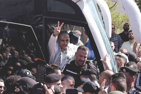 تقارير تكشف وفاة 98 أسيراً بالتعذيب والإهمال في سجون الاحتلال