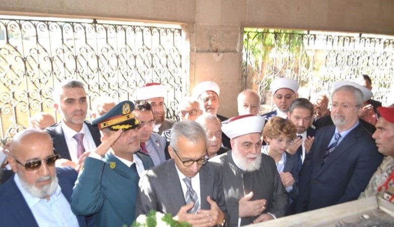 البساط وضع إكليلا باسم الجمهورية اللبنانية على ضريح رجل الاستقلال عبد الحميد كرامي في طرابلس