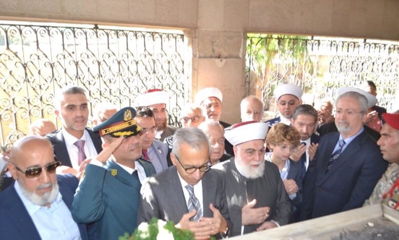 البساط وضع إكليلا باسم الجمهورية اللبنانية على ضريح رجل الاستقلال عبد الحميد كرامي في طرابلس