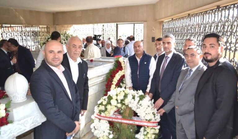 بلدية طرابلس وضعت اكليلا من الزهر على ضريح رجل الاستقلال عبد الحميد كرامي وأخر على ضريح شهداء طرابلس