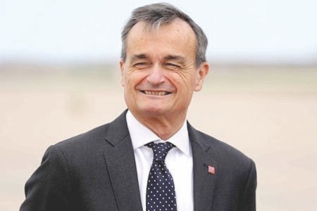 سفير فرنسا لدى إسرائيل: ترامب يقوم بـ”كش ملك” في الشرق الأوسط