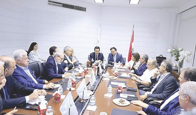 زمكحل: بعض السياسيين يهربون من التدقيق