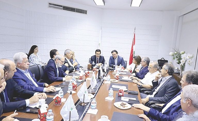 زمكحل: بعض السياسيين يهربون من التدقيق