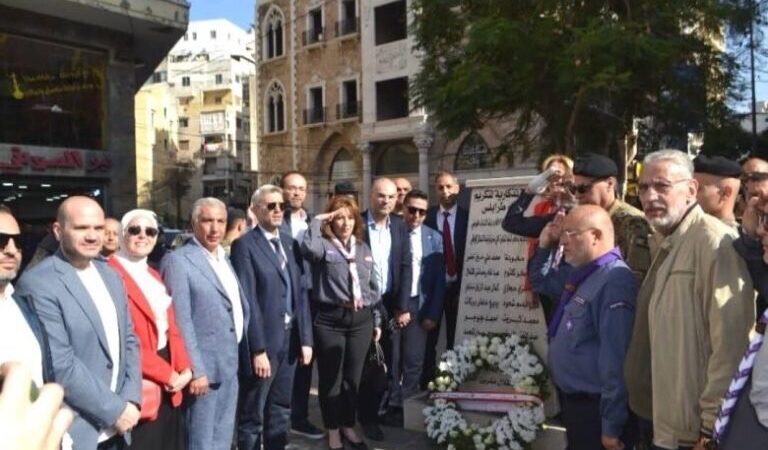 بلدية طرابلس تحتفل بالاستقلال بعرض كشفي مهيب ووضع إكليل على نصب الشهداء