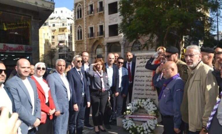 بلدية طرابلس تحتفل بالاستقلال بعرض كشفي مهيب ووضع إكليل على نصب الشهداء