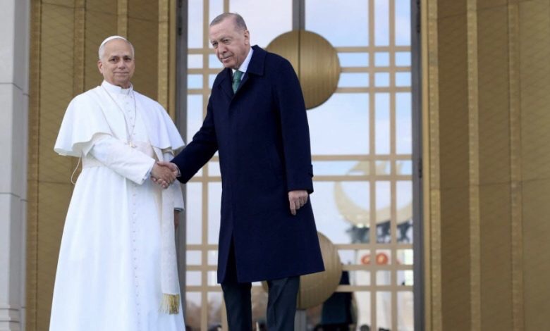 البابا في تركيا: مستقبل البشرية على المحك 