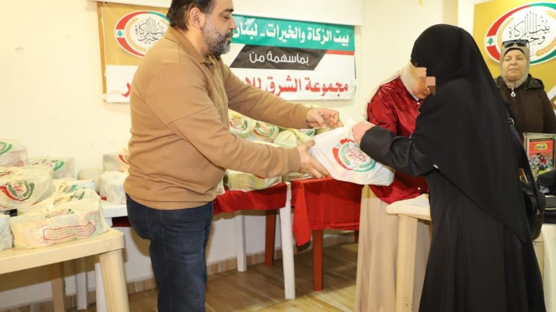 وزع بيت الزكاة والخيرات حصصاً من المعلّبات