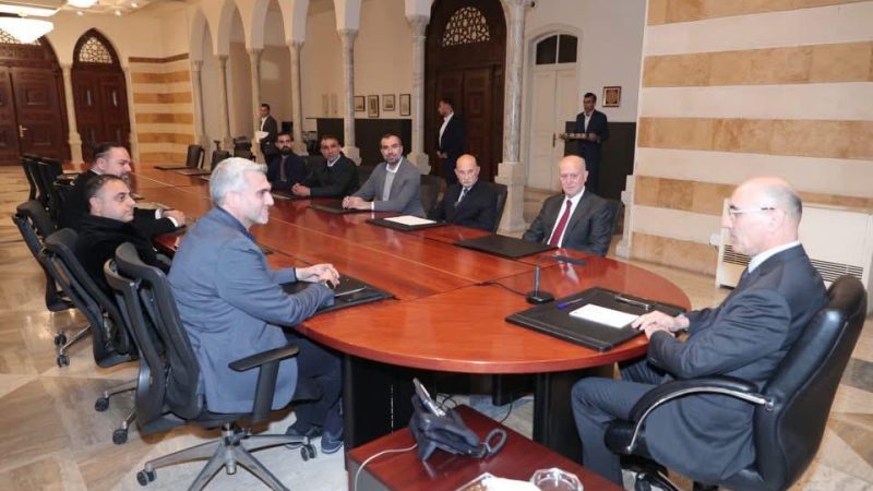 اللواء ريفي ووفد بلديات الفيحاء يطرحون الملفات الساخنة أمام وزير الداخلية: فك الحصار عن البداوي، معالجة حاجز المدفون، واستعادة العائلات العالقة في “قسد”