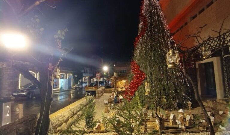 بلدية حصرون اضاءت مغارة الميلاد برعاية النائب السابق جوزيف اسحق