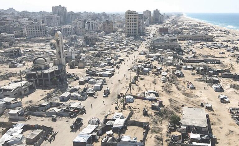 الاحتلال ينسف مباني بغزة وآلياته تتقدم شرق خان يونس