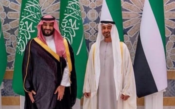 السعودية تهدد الإمارات ، والأخيرة تنسحب بهدوء وفي رمشة عين من اليمن . ماذا يحدث بين أصدقاء الأمس ؟