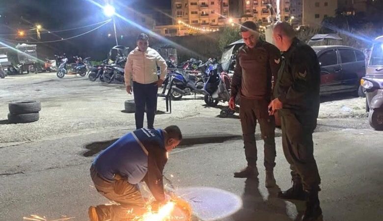 حملة ليلية لشرطة بلدية طرابلس في عدد من الأحياء لرفع التعديات ومصادرة السبيكرات ومكبرات الصوت في السيارات