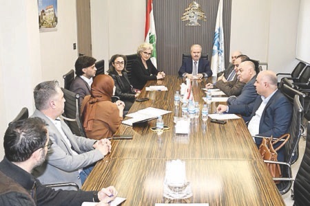 مطالب أساتذة التعليم الثانوي والمهني والاساسي على طاولة “المالية”