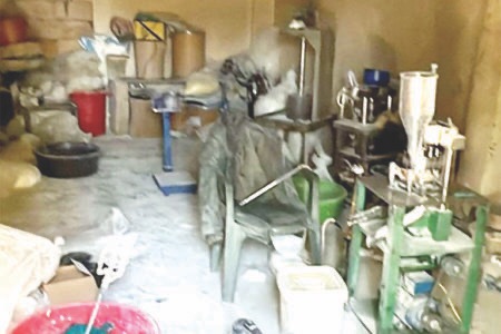 الجيش يضبط معملاً لتصنيع المخدرات في بلدة بوداي ويوقف مروج عملة مزوّرة