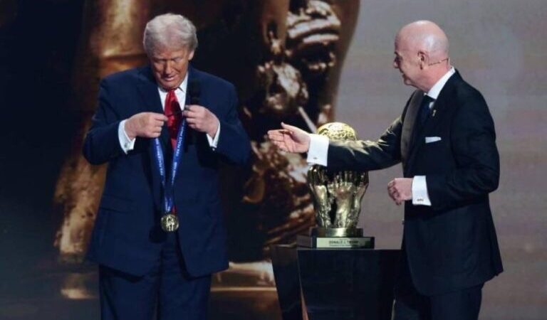 ترامب بعد تسلمه جائزة الفيفا للسلام: “هذا أحد أعظم التكريمات في حياتي”