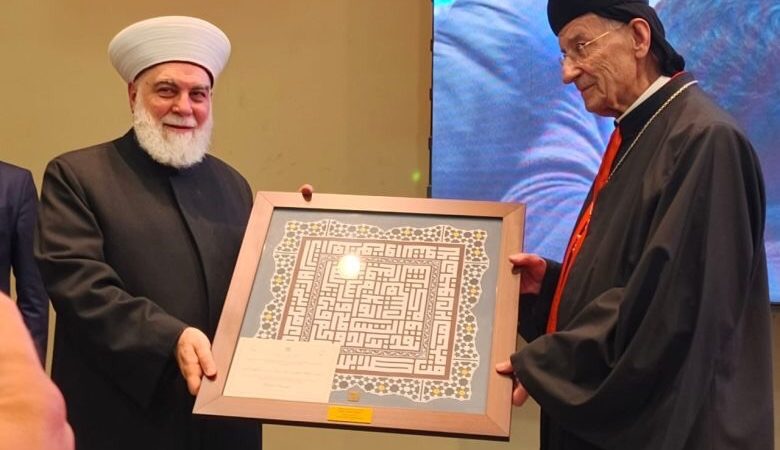 الراعي في غداء مع مفتي طرابلس: لا سلام في المنطقة الا عندما يحصل في لبنان&nbsp;إمام:&nbsp;الذين يرفعون شعارات مذهبية أو دينية مخطئون&nbsp;ويمشون عكس التاريخ