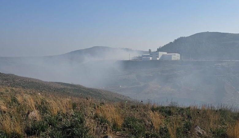 اشتعال مكب سرار يلوّث أجواء شير حميرين ويؤدي إلى إقفال المدرسة الرسمية حفاظًا على سلامة التلاميذ