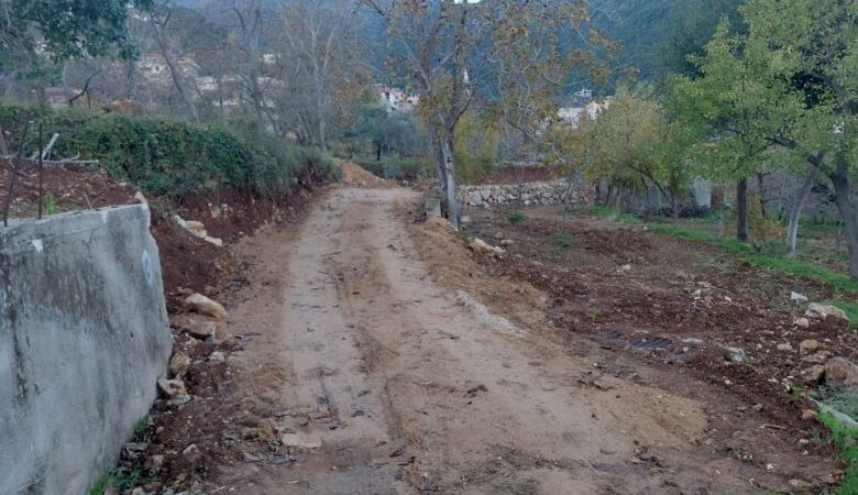 تحقيق | بزبينا: كيف جرى طمس ساقية مياه عامة تحت عنوان «شق طريق»… ومن يغطي؟