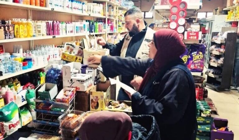 حملة مداهمات لبلدية طرابلس شملت عددًا من السوبرماركات والملاحم والمؤسسات الغذائية