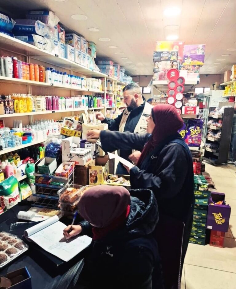 حملة مداهمات لبلدية طرابلس شملت عددًا من السوبرماركات والملاحم والمؤسسات الغذائية