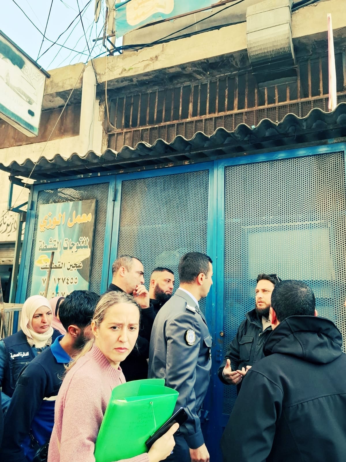 بلدية طرابلس ووزارة الاقتصاد اغلقا مصنع قشطة في باب الرمل بالشمع الأحمر