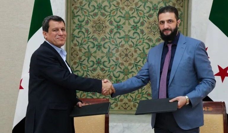 السلطات السورية تبحث مع قائد «قسد» دمج مقاتليه بصفوف الجيش
