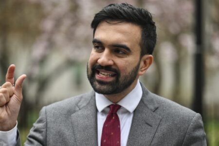 ممداني ونواب بالكونغرس يدينون العملية