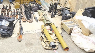 ضبط مستودع لتصنيع المخدّرات وكميّة كبيرة من الأسلحة الحربيّة