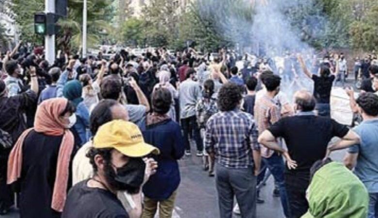 ترامب يلوح بالتدخل وإسرائيل تتأهب لملاقاته وطهران تهدد بقصف الكيان والسفن والقواعد الاميركية