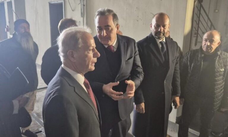 زار السفير الأميركي ميشال عيسى مؤسسة “كهرباء لبنان”