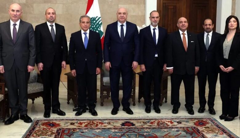 رئيس الجمهورية شدد خلال استقباله رئيس الوزراء الاردني على اهمية وحدة الموقف العربي في مواجهة التحديات الراهنة&nbsp;حسان: نؤكد دعم امن لبنان واستقراره