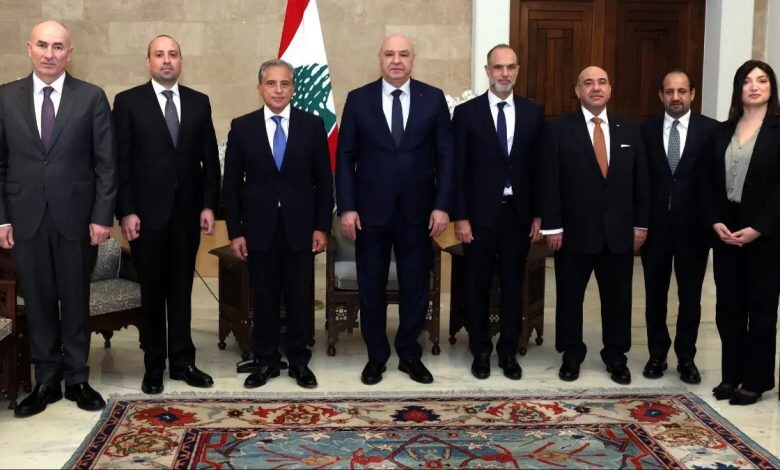 رئيس الجمهورية شدد خلال استقباله رئيس الوزراء الاردني على اهمية وحدة الموقف العربي في مواجهة التحديات الراهنة&nbsp;حسان: نؤكد دعم امن لبنان واستقراره