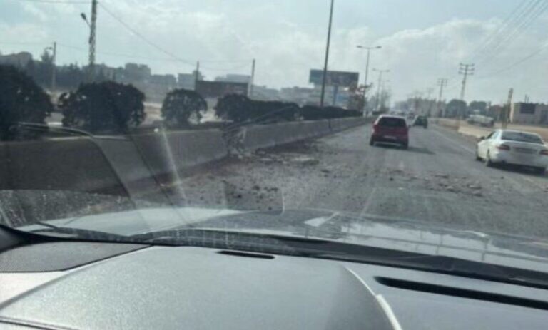 العدو الإسرائيلي يواصل عدوانه: غارتان في محيط بعلبكدبابة أطلقت النار باتجاه الجيش و”اليونيفيل”… وإلقاء قنابل