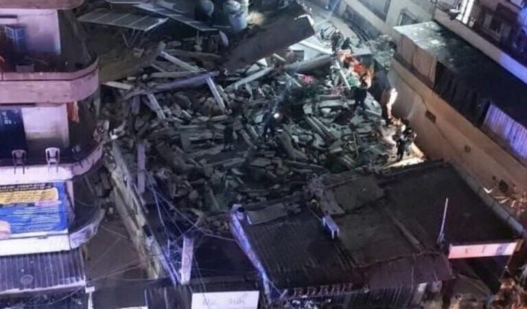 استمرار جهود الإنقاذ لانتشال عائلة عالقة تحت أنقاض مبنى منهار في طرابلس&nbsp;