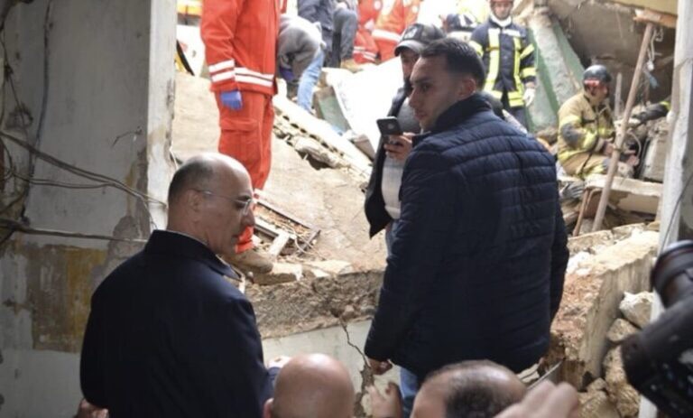 انهيار مبنى في القبة- طرابلس: سحب جثتين… ومفقودان تحت الأنقاضعون وسلام تابعا الحادثة – الحجار في اجتماع موسّع: الأولوية لإنقاذ الأرواح