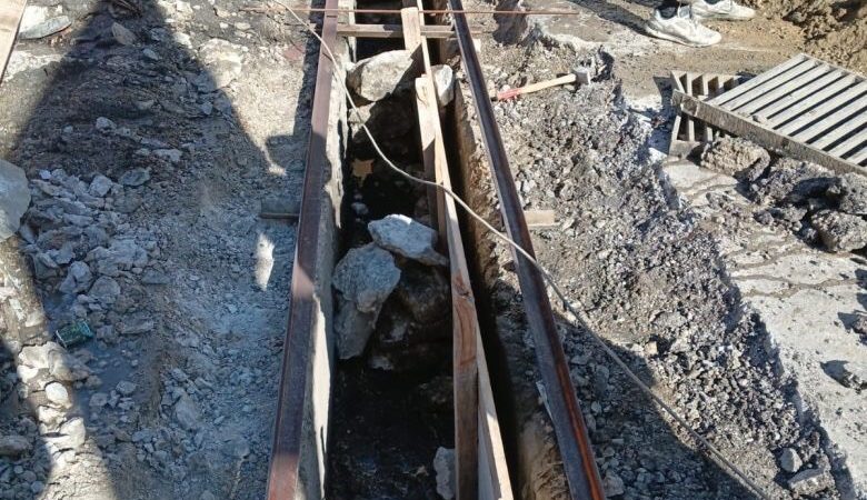 بلدية طرابلس باشرت بتأهيل المصبعات الحديدية لتصريف مياه الأمطار القبة