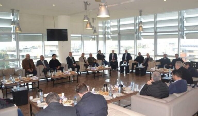 لقاء بدعوة من رئيس بلدية طرابلس في نقابة المهندسين ضم نواب المدينة وممثلين عن الهيئات والفعاليات الاقتصادية لبحث أبرز الملفات التي تواجه المدينة