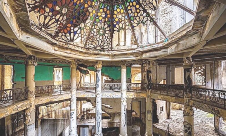 ماذا يجري في «التياترو الكبير»؟!!