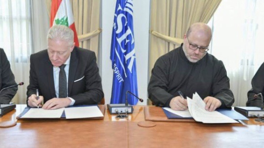 مذكرة تفاهم بين الخارجية وجامعة الروح القدس لتعزيز حفظ الوثائق التاريخية