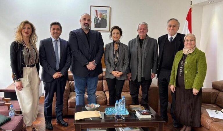 وفد من نقابة الفنادق بحث مع وزيرة السياحة حماية القطاع من العام