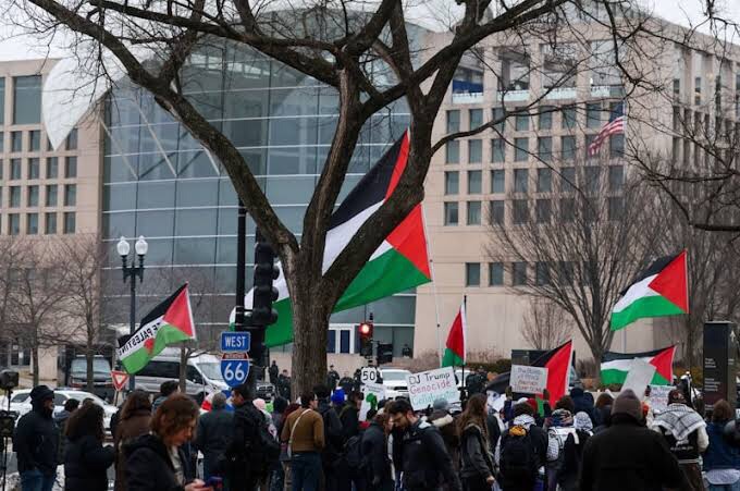 استطلاع: الأميركيون لأول مرة أكثر تعاطفاً مع الفلسطينيين من إسرائيل