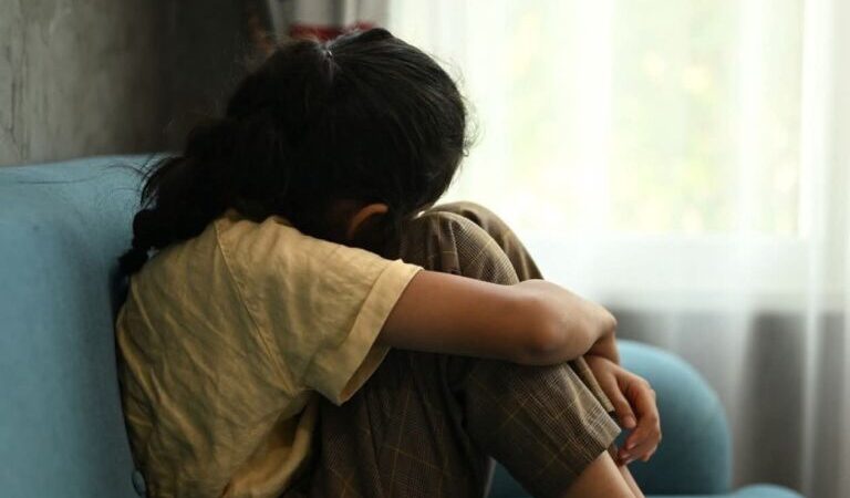 الجالية المغربية مرعوبة وتعيش اسوا ايامها . قصة ذئب بشري في ثوب معلم هتك اعراض قاصرات .