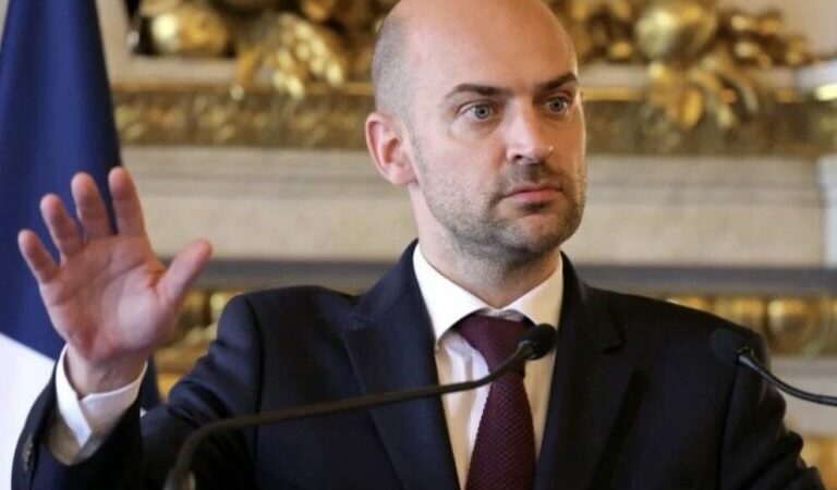 بارو بعد زيارته بيروت: فرنسا تقف الى جانب لبنان