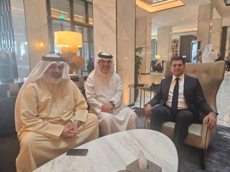 الوزير مرقص يصل الى الكويت ويبدأ اجتماعاته لمناسبة اجتماعات اللجنة الدائمة لمجلس وزراء الإعلام العرب وختام “الكويت عاصمة الثقافة والاعلام العربي ٢٠٢٥” ولقاء مع الجالية اللبنانية عصرا